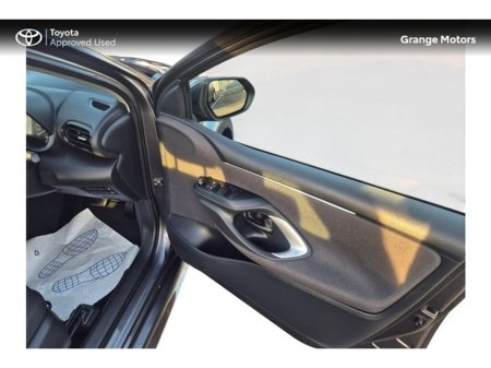 2024 Toyota Yaris - thumbnail 11