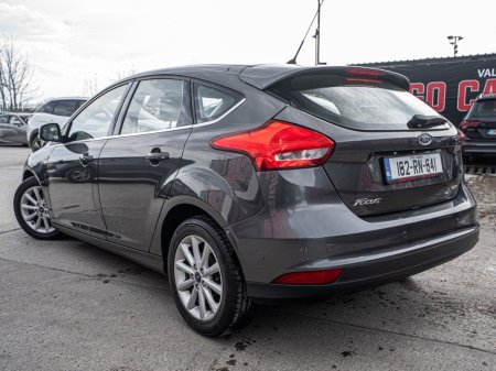 2016 Ford Focus - thumbnail 3