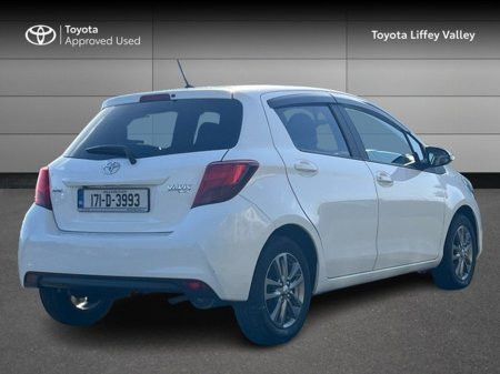 2017 Toyota Yaris - thumbnail 2