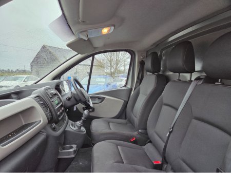 2018 Nissan NV300 - thumbnail 9