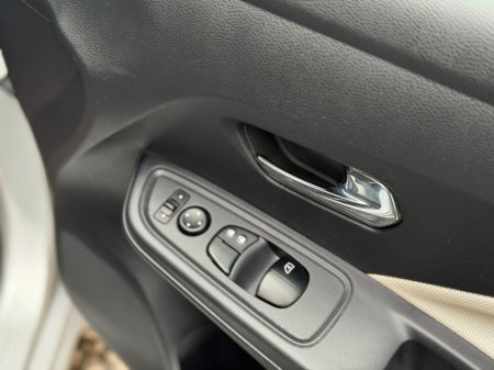 2017 Nissan Micra - thumbnail 9