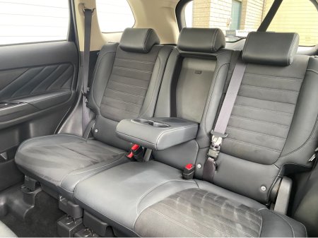 2016 Mitsubishi Outlander - thumbnail 11