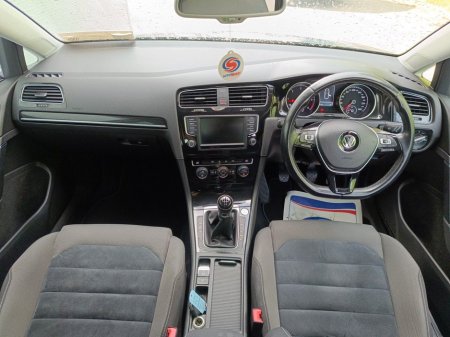 2016 Volkswagen Golf - view 4