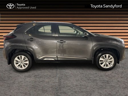 2022 Toyota Yaris Cross LUNA HYBRID AUTOMATIC // REAR CAMERA // AIR CON // SMART ENTRY/SMART START // TOYOTA SAFETY SENSE // FULL WARRANTY €25,945 thumbnail