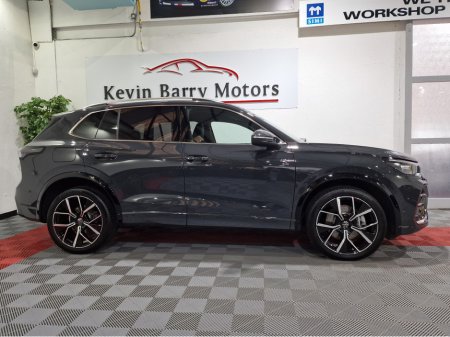 2024 Volkswagen Tiguan 1.5TSi PHEV R-LINE AUTOMATIC **ONE OWNER / NEW MODEL / APPLE CARPLAY / ADAPTIVE CRUISE CONTROL / BLIND SPOT ASSIST / HEATED & MASSAGE FRONT SEATS / HEATED STEERING WHEEL / WIRELESS PHONE CHARGING** €46,900