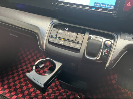 2019 Honda Stepwagon - thumbnail 18