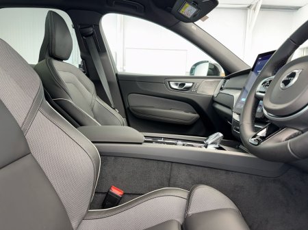 2026 Volvo XC60 - thumbnail 11
