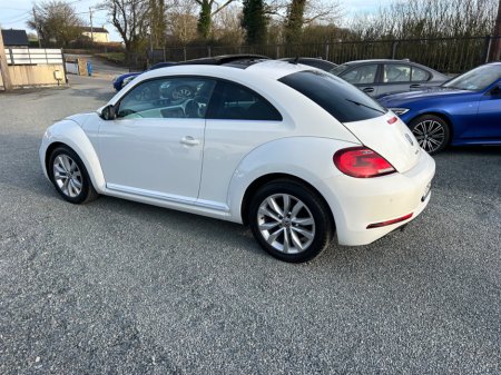 2017 Volkswagen Beetle - thumbnail 32