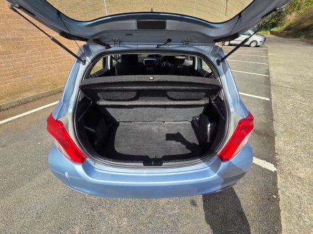 2013 Toyota Yaris - thumbnail 10