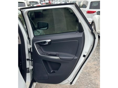 2016 Volvo XC60 - thumbnail 9