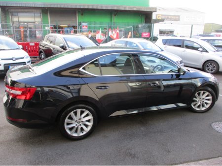 2022 Skoda Superb - thumbnail 4