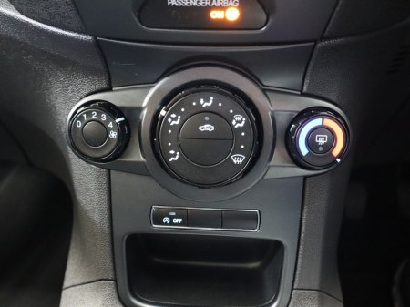 2013 Ford Fiesta *42* ZETEC 1.0 65PS M5 4DR MCA €7,990 thumbnail