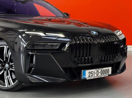 2025 BMW 7 Series - thumbnail 4