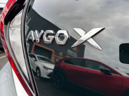 2022 Toyota Aygo 1.0 VVT-i x-play Smartphone €13,900 thumbnail