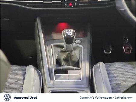 2024 Volkswagen Golf 2.0 TDI 150HP R-Line €39,450 thumbnail