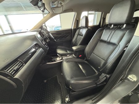 2018 Mitsubishi Outlander - thumbnail 9