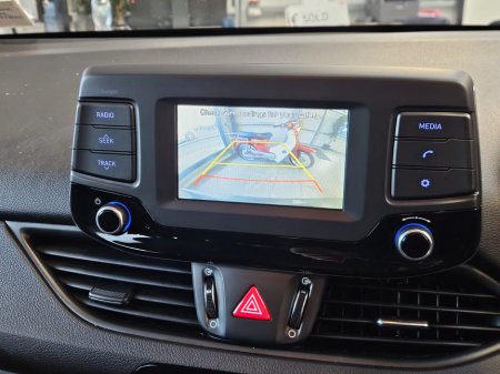 2017 Hyundai i30 1.0 T-GDI Deluxe Launch Edition €13,950 thumbnail