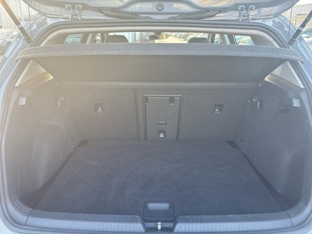 2024 Volkswagen Golf 1.0 TSI 110HP Life €24,975 thumbnail