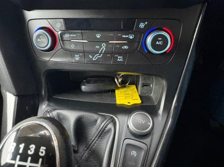 2018 Ford Focus - thumbnail 8