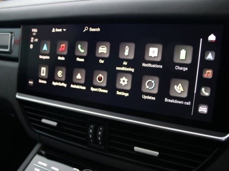 2023 Porsche Cayenne E-Hybrid Platinum Edition €77,000 thumbnail