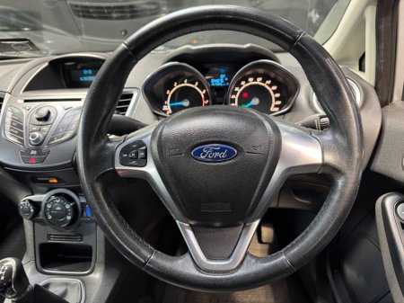 2013 Ford Fiesta - thumbnail 14