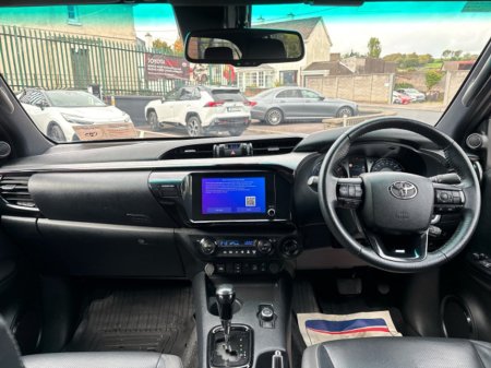 2025 Toyota Hilux FRESH SELECTION OF TRADE-INS HILUX 2.8 INVINCIBLE €61,000 thumbnail