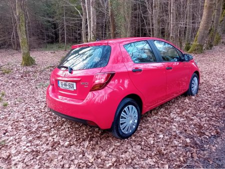 2015 Toyota Yaris - thumbnail 7