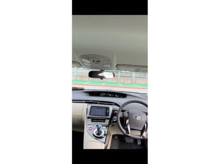 2013 Toyota Prius - thumbnail 9