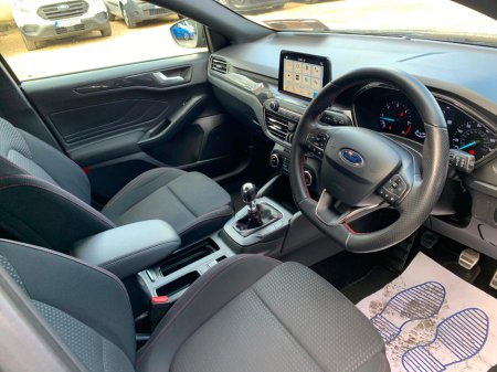 2019 Ford Focus - thumbnail 16