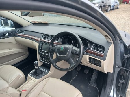 2013 Skoda Superb - thumbnail 15