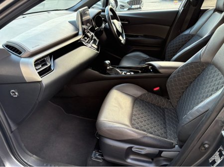 2023 Toyota C-HR HYBRID SOL 4DR AUTO €23,950 thumbnail