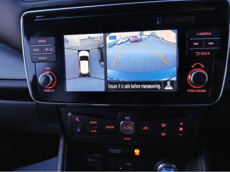 2018 Nissan Leaf - thumbnail 10