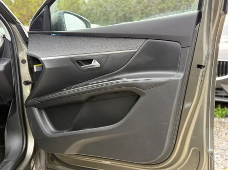 2018 Peugeot 5008 - thumbnail 16