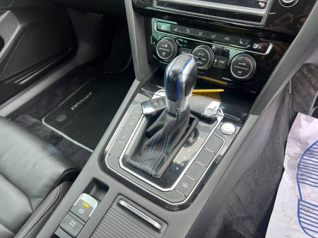 2017 Volkswagen Passat GTE 1.4 HYBRID // FULL SERVICE HISTORY // LEATHER HEATED SEATS // 18" ALLOYS // APPLE CARPLAY/ANDROID AUTO €18,900 thumbnail