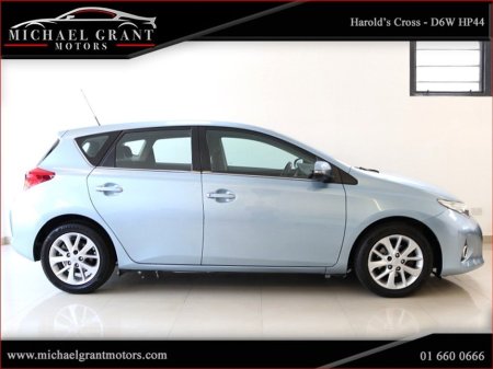 2014 Toyota Auris - thumbnail 4