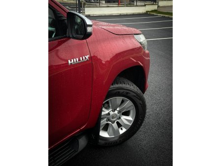 2017 Toyota Hilux - thumbnail 8