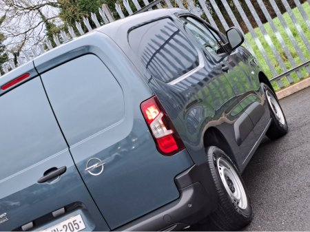 2026 Opel Combo KOMFORT L1H1 1.5TD 100BHP **LED HEADLIGHTS** €21,098 thumbnail
