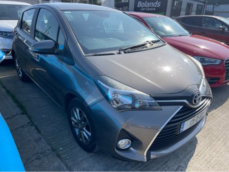 2017 Toyota Yaris - thumbnail 1