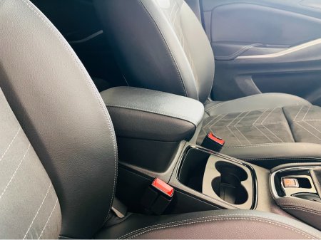 2024 Opel Grandland NOW SOLD THANK YOU www.bolands.ie Est.1955 thumbnail