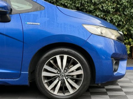 2016 Honda Fit SPORT 1.5 HYBRID // DIAMOND CUT ALLOYS // SERVICE HISTORY // PADDLE SHIFT €10,900 thumbnail