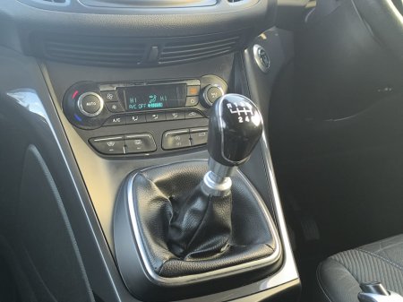 2016 Ford Kuga - thumbnail 40