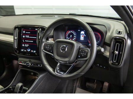 2022 Volvo XC40 - thumbnail 9