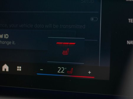 2026 BMW 1 Series - thumbnail 14