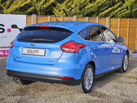 2017 Ford Focus - thumbnail 13