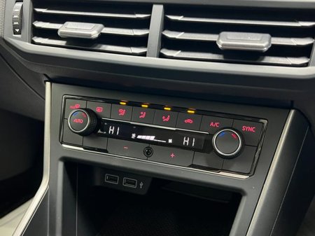 2018 Volkswagen Polo 1.0 TSI Automatic, Reversing camera, LOW MILES €16,895 thumbnail