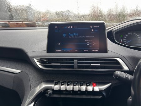 2018 Peugeot 3008 ALLURE 1.5 BLUE HDI 130 6 6.2 4DR €15,950 thumbnail