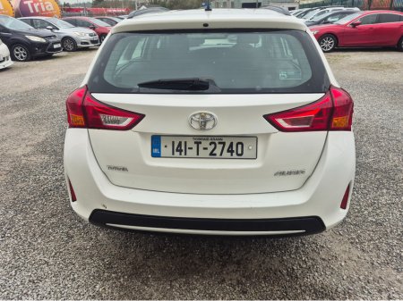 2014 Toyota Auris - thumbnail 2