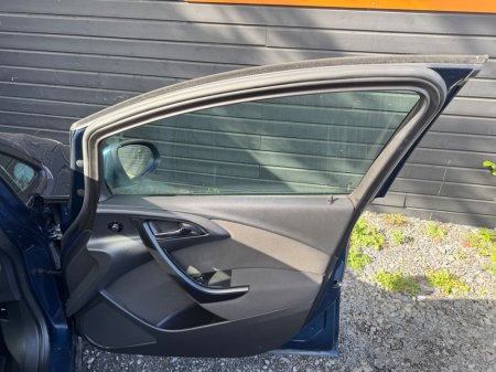 2012 Opel Astra - thumbnail 15