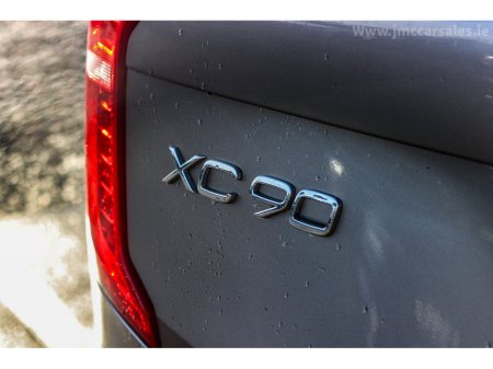 2021 Volvo XC90 RECHARGE PHEV T8 (390hp) R-Design AWD €49,995 thumbnail