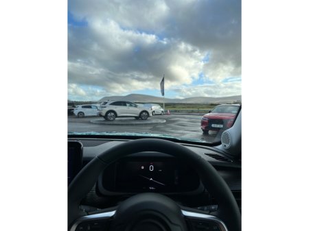 2025 Jeep Avenger 1.2 PETROL 100HP MT Altitude thumbnail